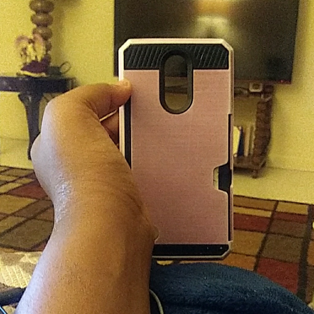 Im selling a LG case.